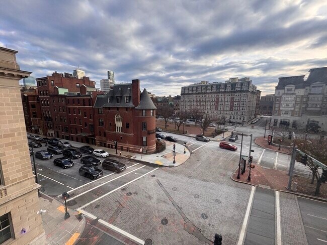 Building Photo - 636 Beacon St