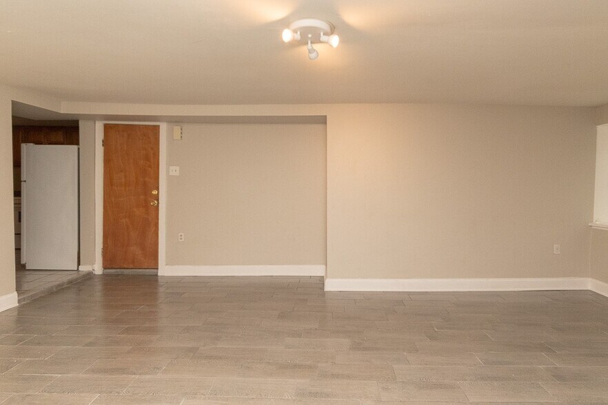 Building Photo - 1052 N Oakley Blvd