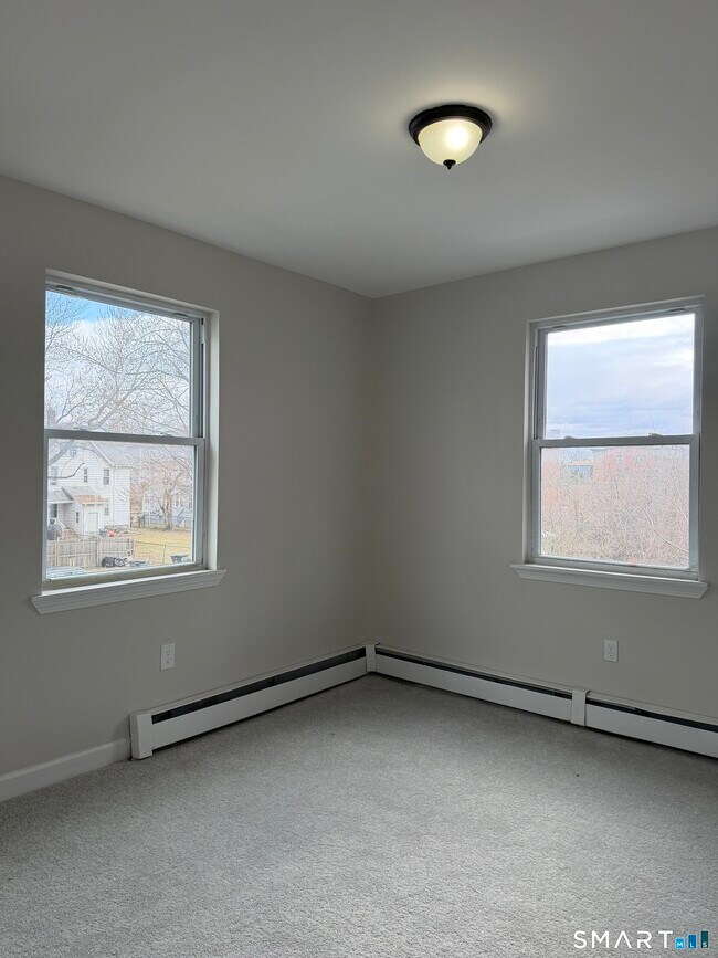 Building Photo - 162 Martin St