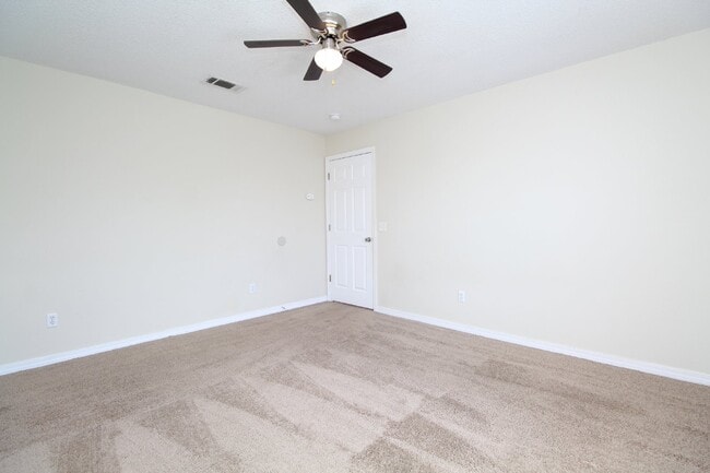 Building Photo - Spacious 3BR/2BA Home in Coral Village – A...
