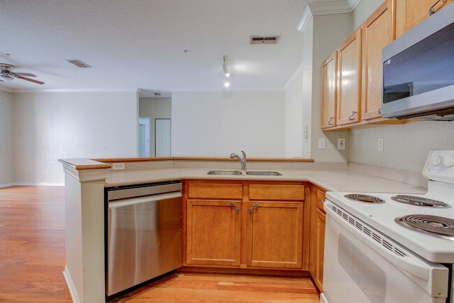 Building Photo - 520 Florida Club Blvd