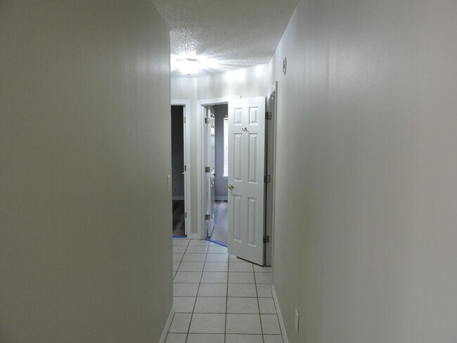 Building Photo - 2800 Wilson Ln