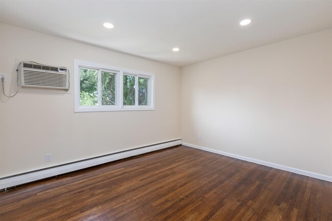 Building Photo - 271 6th Ave