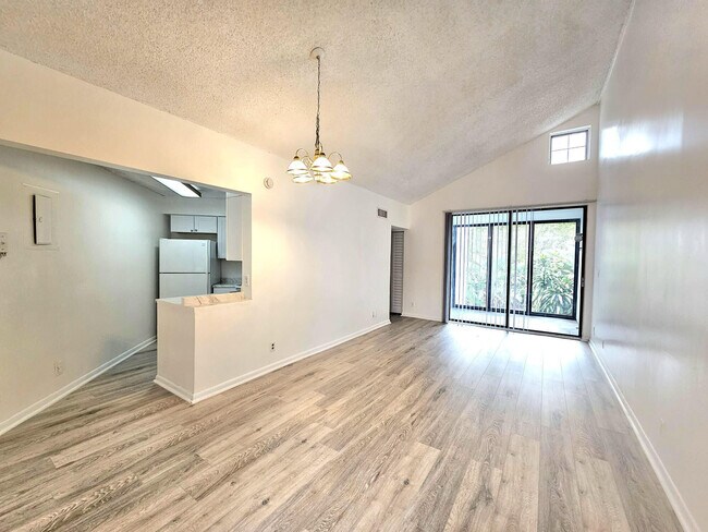 Building Photo - 213 Lake Pointe Dr