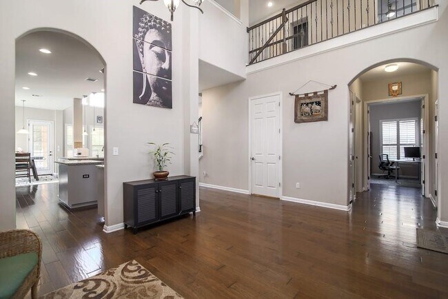 Building Photo - 121 Alondra Way