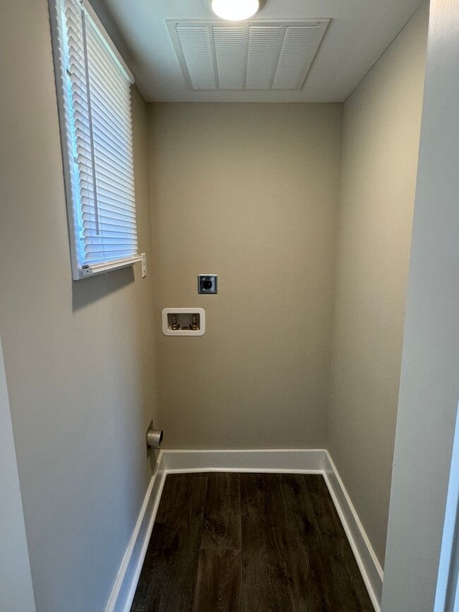 Building Photo - COMPLETLY RENOVATED 3-Bedroom