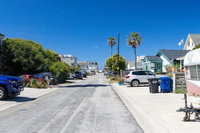 Building Photo - 145 Camarillo- LT