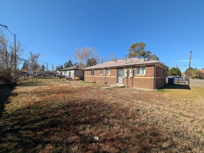 Building Photo - 1310 Moline St