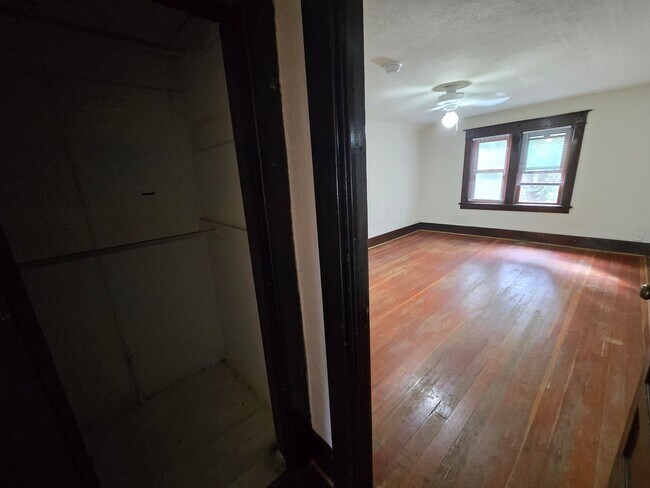 Building Photo - South Hill Home!! Available Now!