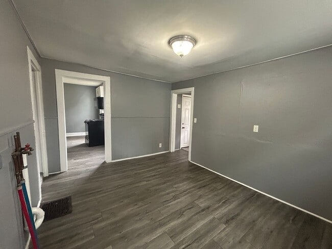 Building Photo - 3 Bedroom, 2 Bath house in East Moline