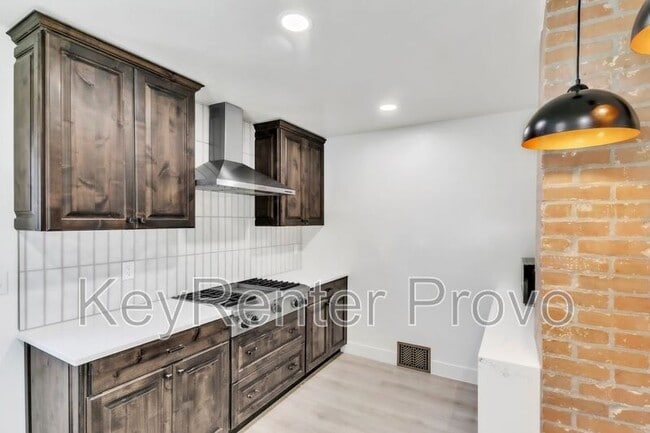 Building Photo - 494 N Emery Ave
