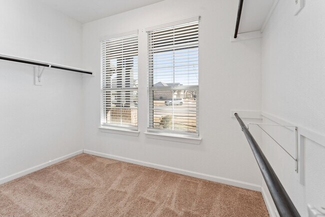 Building Photo - 4769 Tanglewood Dr