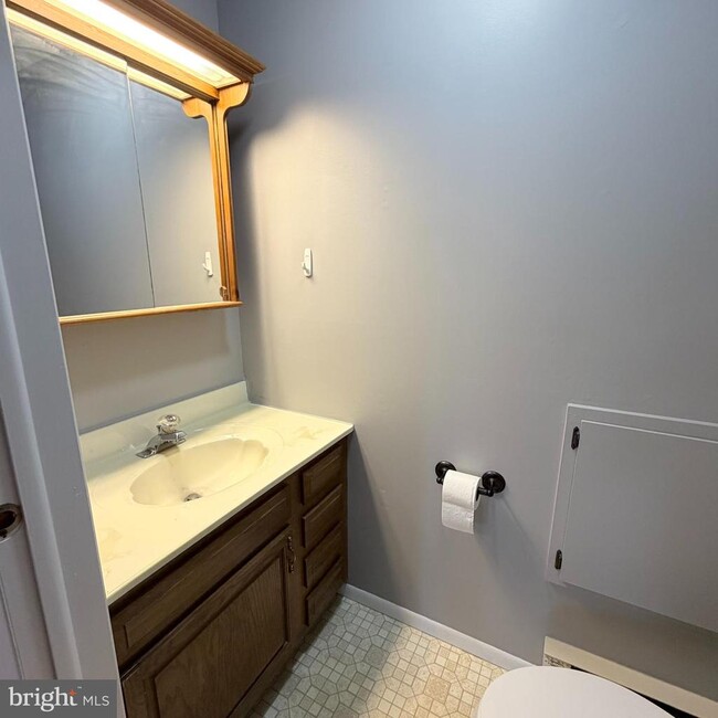 Building Photo - 1158 Westgate Dr