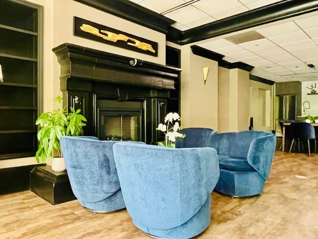 Building Photo - 10 E Ontario St