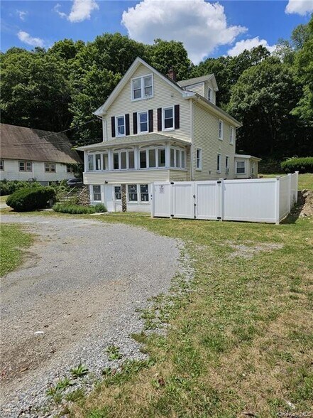 Building Photo - 227 Saw Mill River Rd