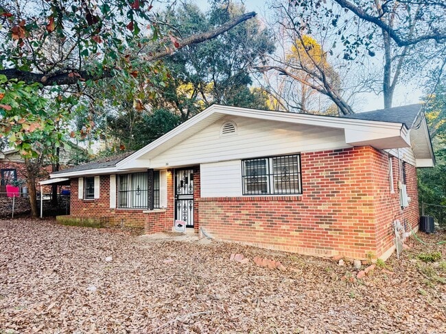 Building Photo - 3 Bed 1.5 Bath Home In Morningview *** Call 334-366-9198 to Schedule a Self Tour!