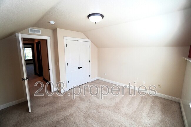 Building Photo - 1921 W Aspen Creek Dr