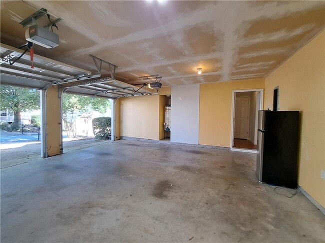 Building Photo - 3940 Crescent Walk Ln NE