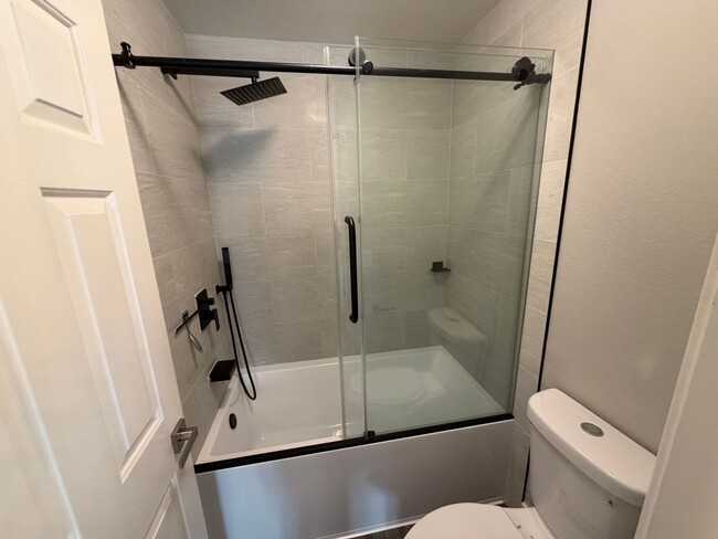 Building Photo - BEAUTIFUL 5BD/3BA TWO-STORY HOME W/ POOL IN HENDERSON. 3 CAR GARAGE!