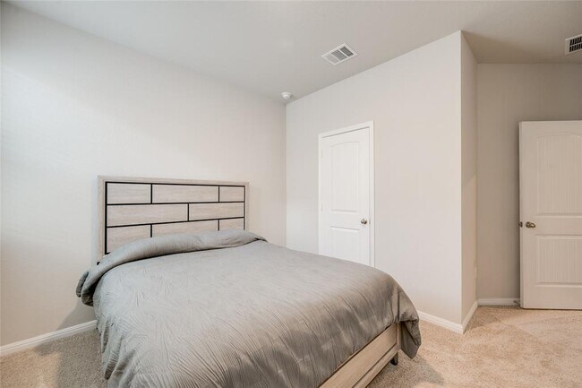 Building Photo - 102 Rainmaker Cv
