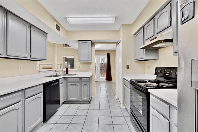 Building Photo - 2426 Sutton Dr