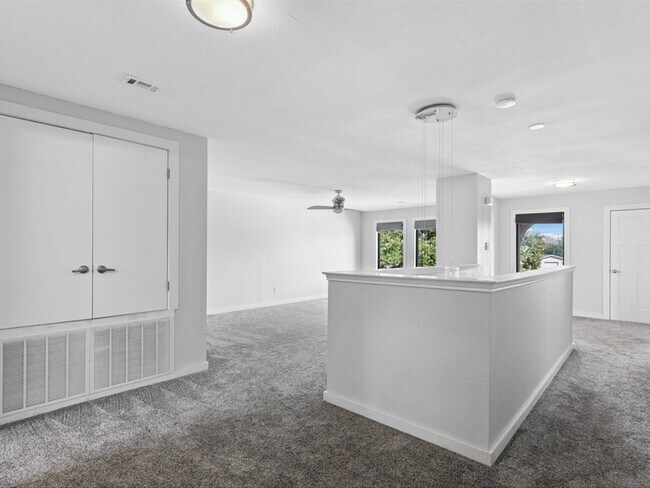 Building Photo - 5304 Los Altos Rd