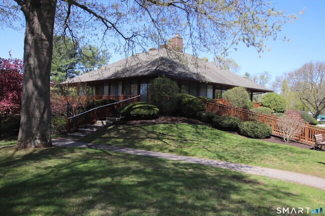 Building Photo - 53 Hollister Way N