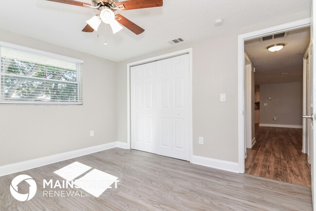 Building Photo - 7241 Fairfax Dr