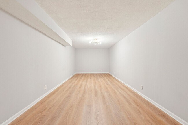 Building Photo - Home in Highly Desirable Forest Ridge!