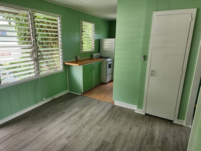 Building Photo - 323 Kawaena Pl