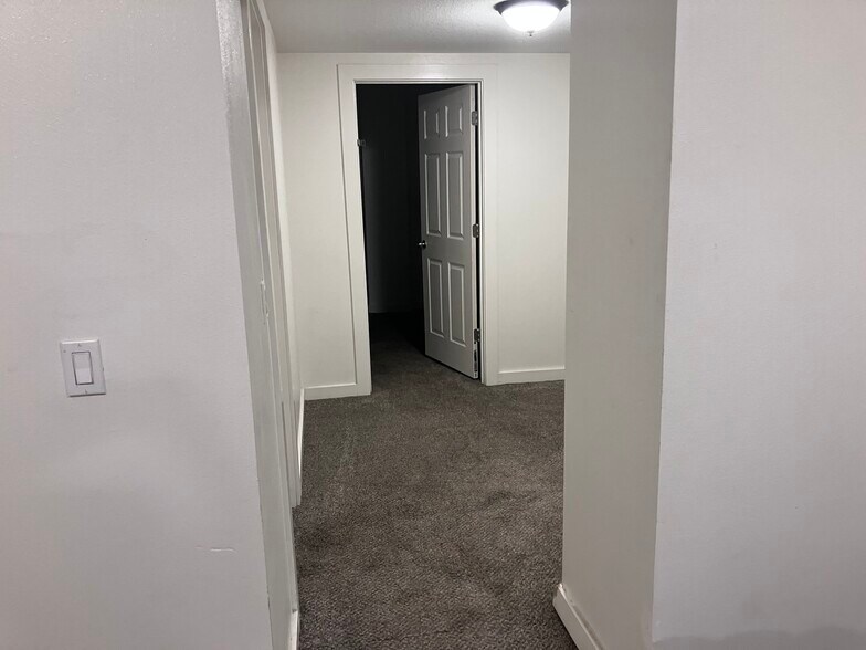 Building Photo - 321 NE 162nd Ave