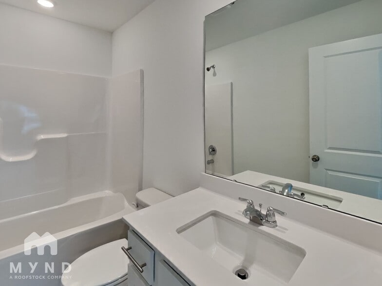 Building Photo - 1506 Crescent Townes Wy