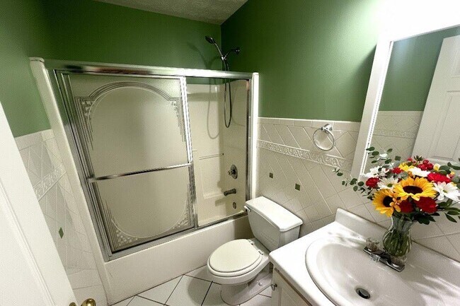 Building Photo - 2209 Swan Lake Ct