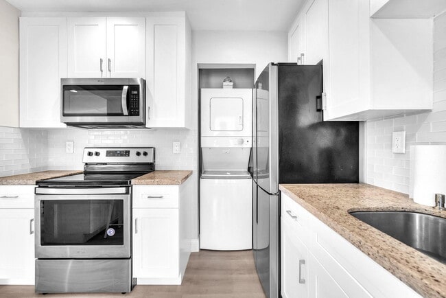 Building Photo - 3213 Colony Club Rd