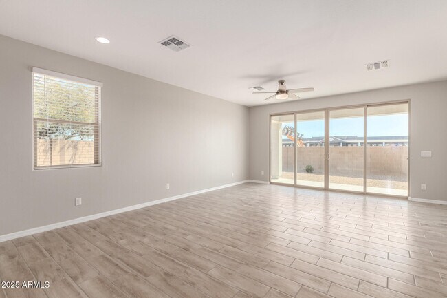 Building Photo - 1275 E Jahns Dr