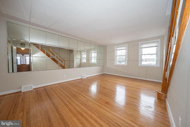 Building Photo - 130 Ivy Ct