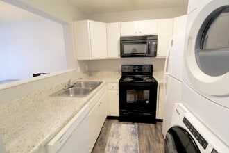 Building Photo - 1380 Hunters Rd