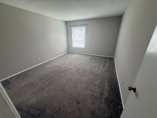 Building Photo - Bright & Spacious Condo in Sought-After Glenhardie Community