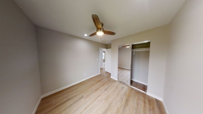 Building Photo - 5119 E Falls View Dr