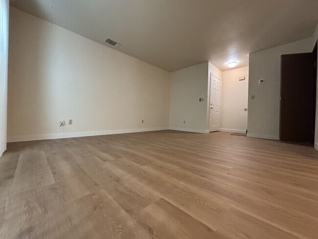 Building Photo - 857 Adams Terrace