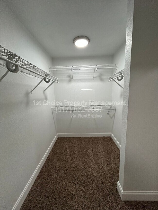 Building Photo - 5865 Fir Tree Ln