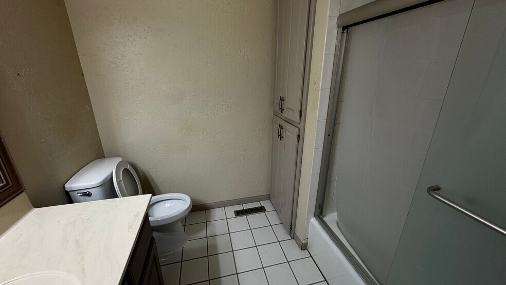 Building Photo - 8700 Loch Lomond Blvd