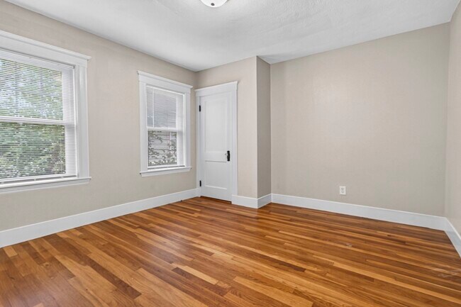 Building Photo - 156 W Adams St
