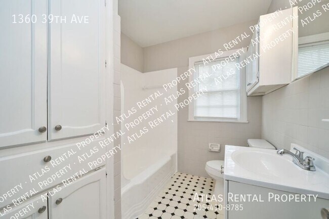 Building Photo - 1360 39th Ave E