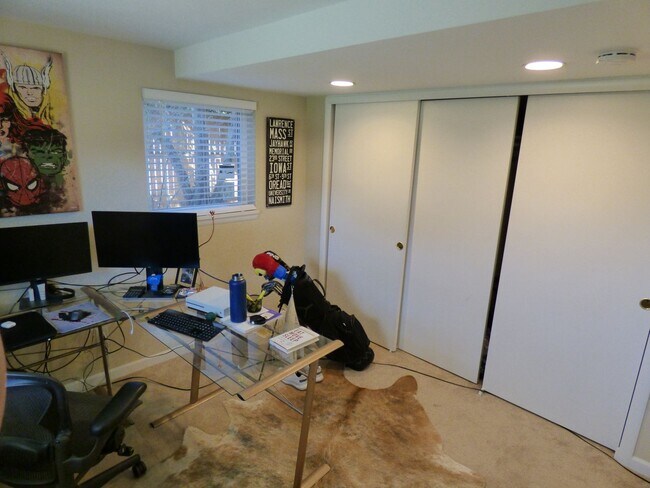 Building Photo - $0 DEPOSIT OPTION. SPACIOUS TRI-LEVEL HOME...