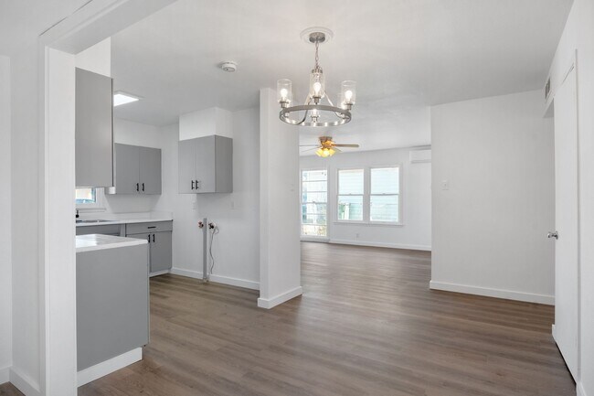 Building Photo - Fairlawn 3 bedroom, 1 bath ready for move-in