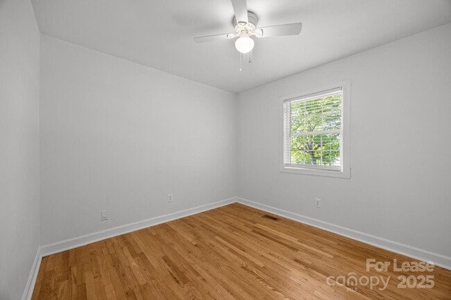 Building Photo - 136 Kent Dr