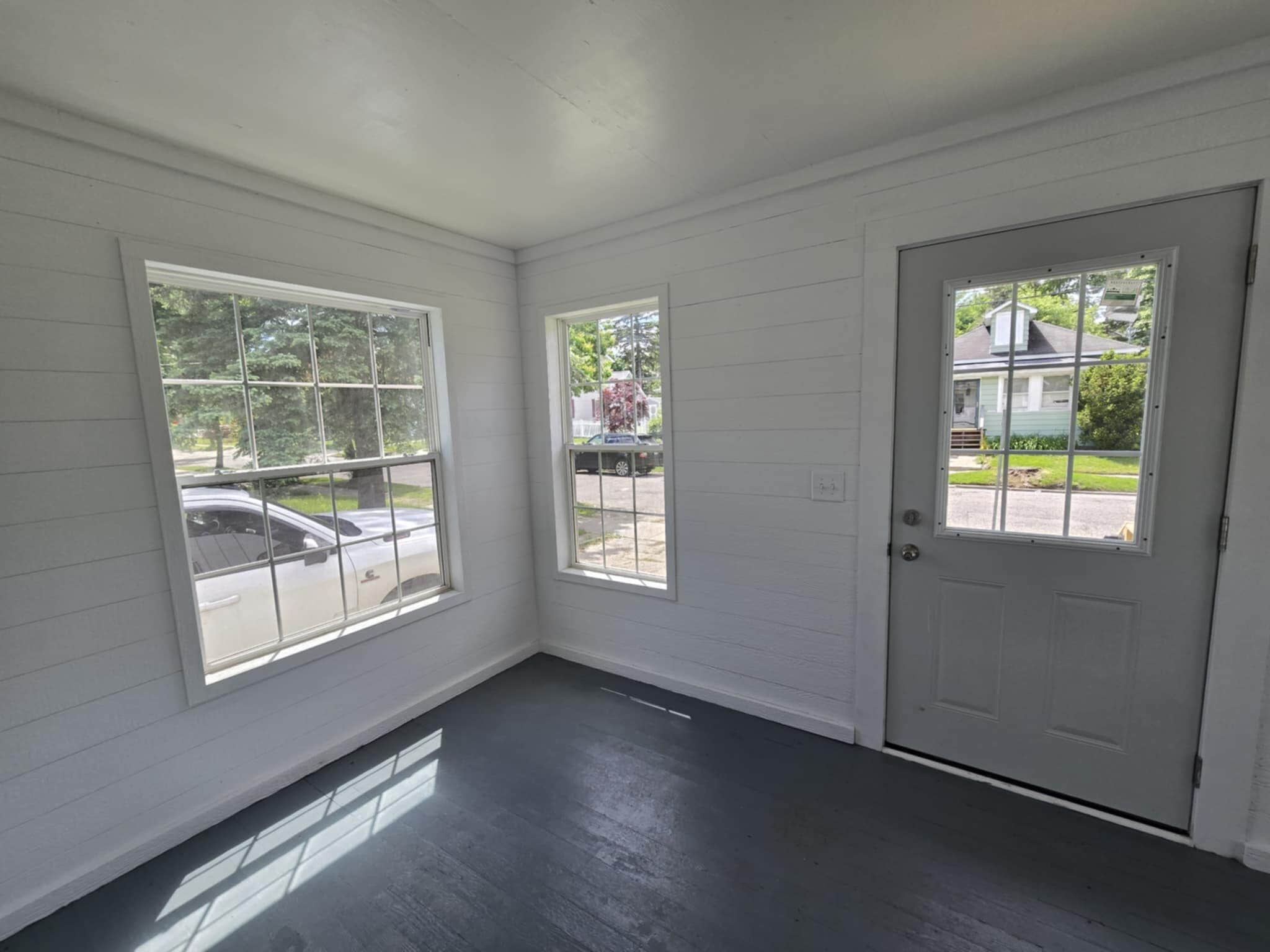 Three seasons room - 826 Clayton St