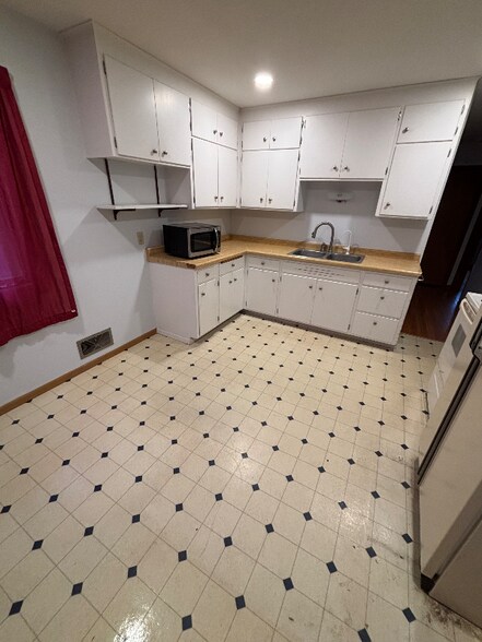 Building Photo - 2057 Emerald Ln