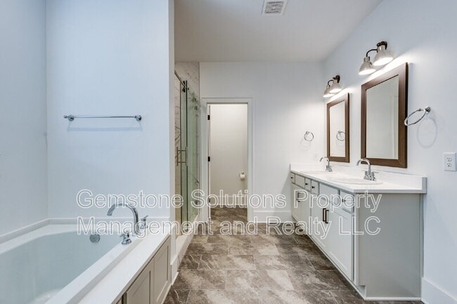 Building Photo - 7284 Ludlow Dr